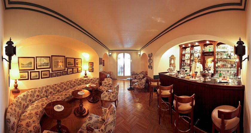 Imagen del bar/restaurante del Hotel Grand Villa Serbelloni. Foto 4