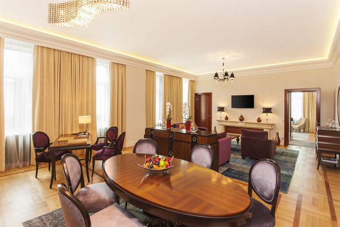 Imagen de los interiores del Hotel Grand Vilnius, Curio Collection by Hilton. Foto 10