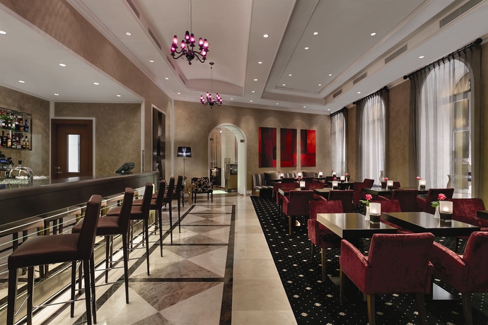 Imagen del bar/restaurante del Hotel Grand Vilnius, Curio Collection by Hilton. Foto 2