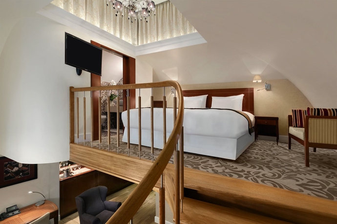 Imagen de la habitación del Hotel Grand Vilnius, Curio Collection by Hilton. Foto 7