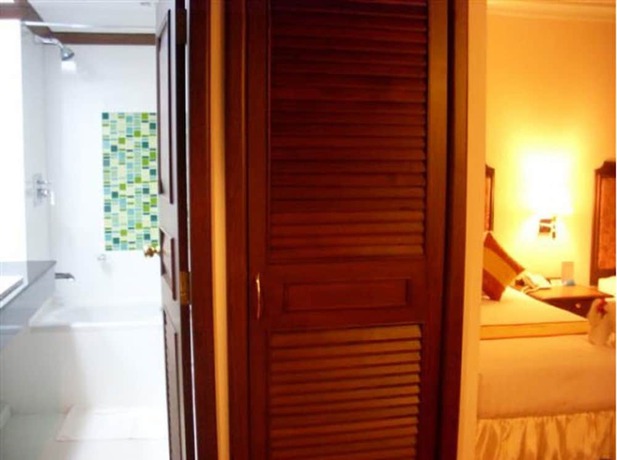 Imagen de la habitación del Hotel Grand Visanu. Foto 5
