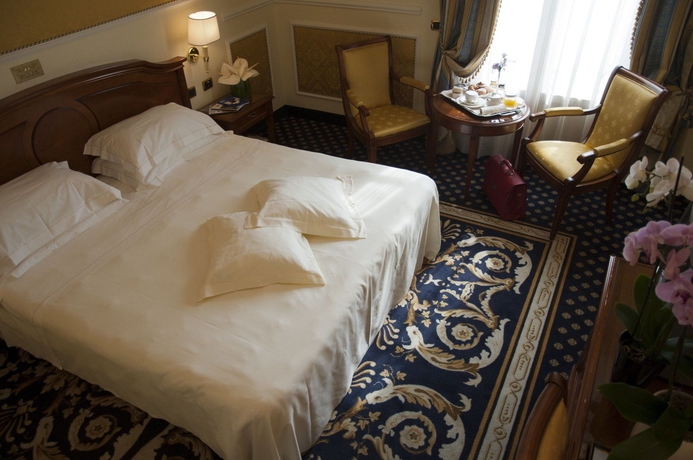 Imagen de la habitación del Hotel Grand Visconti Palace. Foto 4