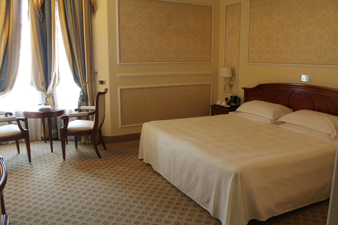 Imagen de la habitación del Hotel Grand Visconti Palace. Foto 9