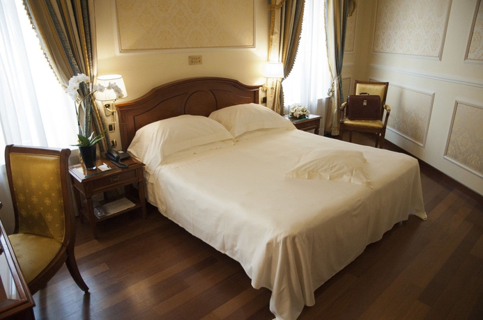 Imagen de la habitación del Hotel Grand Visconti Palace. Foto 12