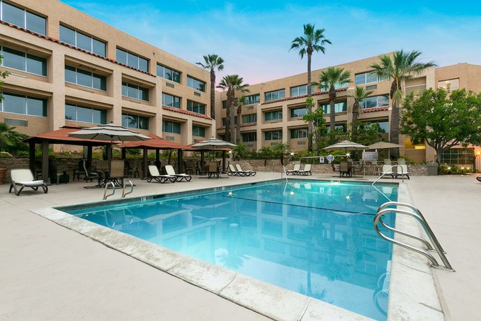 Imagen de la piscina del Hotel Grand Vista, Simi Valley. Foto 17