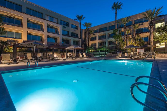 Imagen general del Hotel Grand Vista, Simi Valley. Foto 1