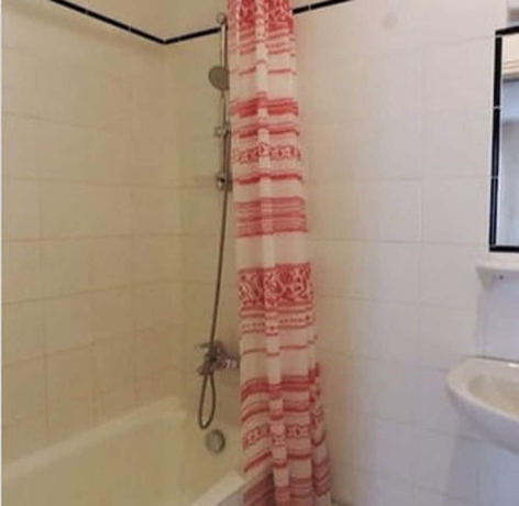 Imagen de la habitación del Hotel Grand Voltaire. Foto 7