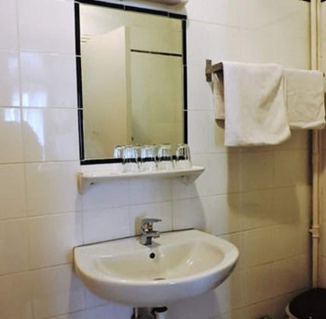 Imagen de la habitación del Hotel Grand Voltaire. Foto 8