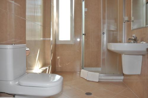 Imagen de la habitación del Hotel Grand White City. Foto 18