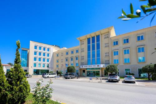 Imagen general del Hotel Grand White City. Foto 11