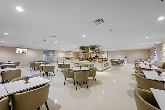 Imagen del bar/restaurante del Hotel Grand Whiz Megamas Manado. Foto 3