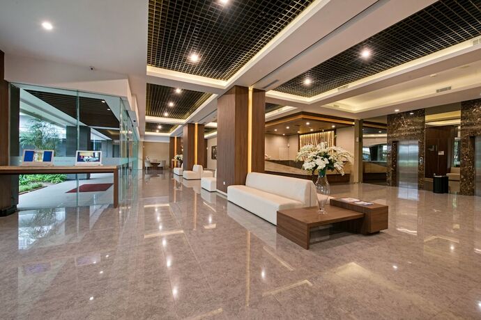 Imagen general del Hotel Grand Whiz Poins Square-Simatupang. Foto 11