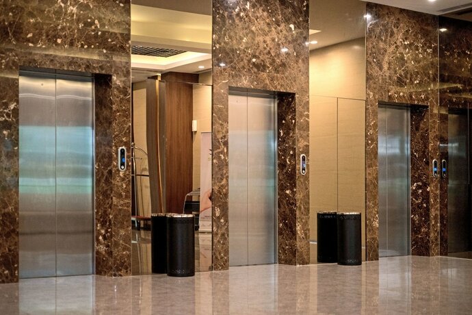 Imagen general del Hotel Grand Whiz Poins Square-Simatupang. Foto 12