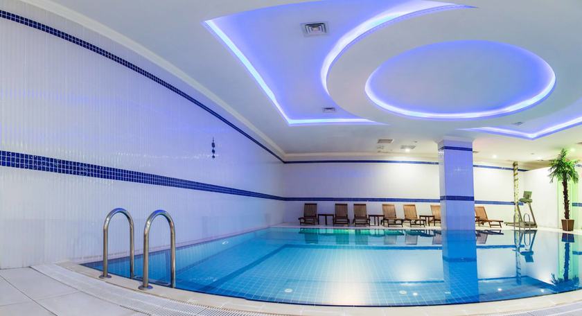 Imagen de la piscina del Hotel Grand Work. Foto 19