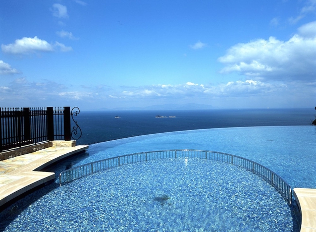 Imagen de la piscina del Hotel Grand Xiv Naruto The Lodge. Foto 18