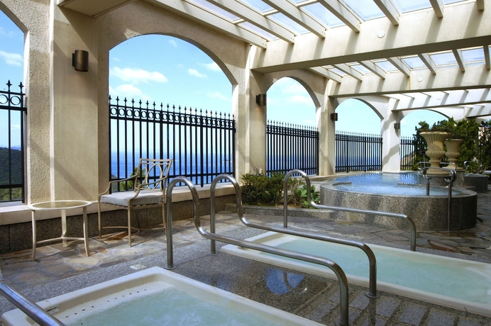 Imagen de la piscina del Hotel Grand Xiv Naruto The Lodge. Foto 19