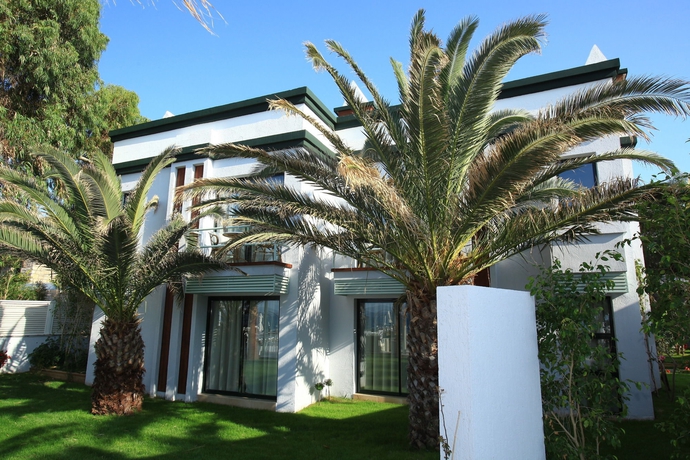 Imagen de los exteriores del Hotel Grand Yazıcı Torba Beach Club. Foto 14