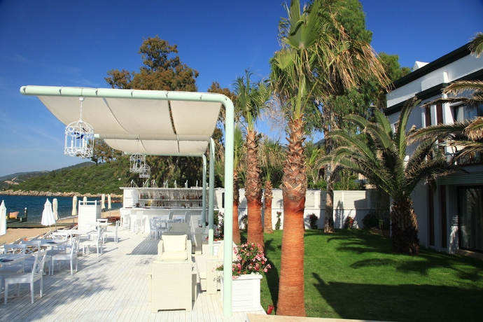 Imagen de los exteriores del Hotel Grand Yazıcı Torba Beach Club. Foto 15
