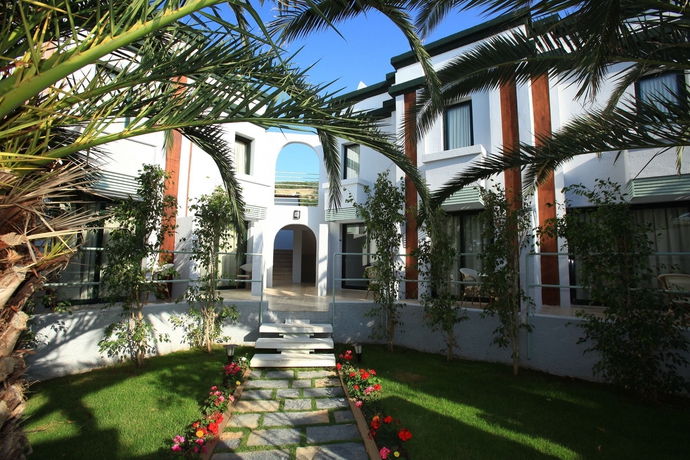 Imagen de los exteriores del Hotel Grand Yazıcı Torba Beach Club. Foto 16