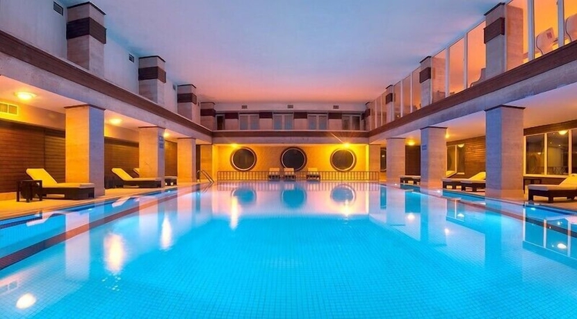 Imagen de la piscina del Hotel Grand Yazıcı Uludağ. Foto 18