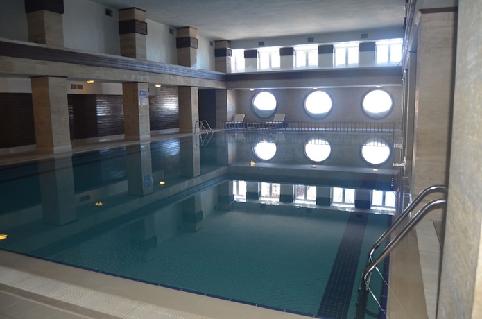 Imagen de la piscina del Hotel Grand Yazıcı Uludağ. Foto 19