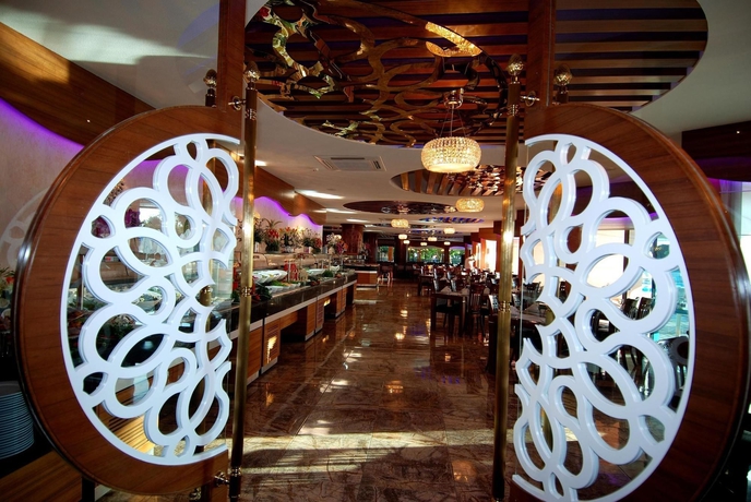 Imagen del bar/restaurante del Hotel Grand Zaman Beach. Foto 2