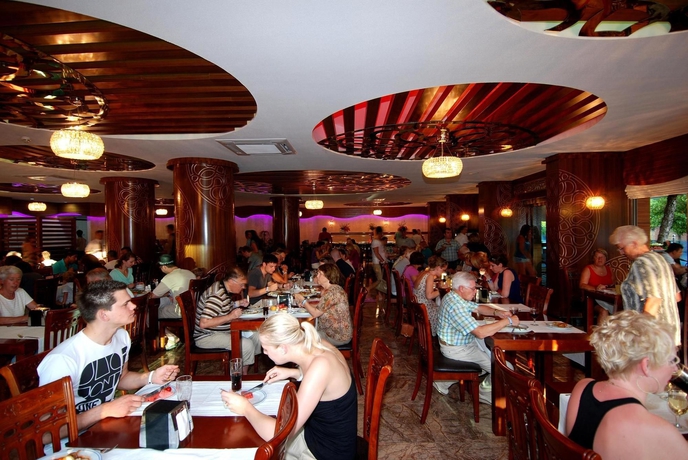 Imagen del bar/restaurante del Hotel Grand Zaman Beach. Foto 4