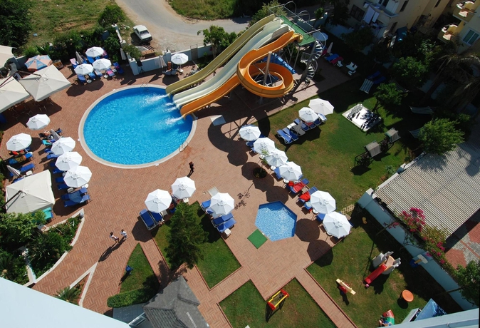 Imagen de la piscina del Hotel Grand Zaman Garden - All Inclusive. Foto 16