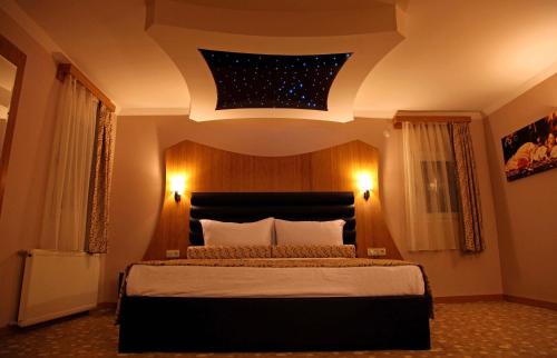 Imagen de la habitación del Hotel Grand Zeybek. Foto 9