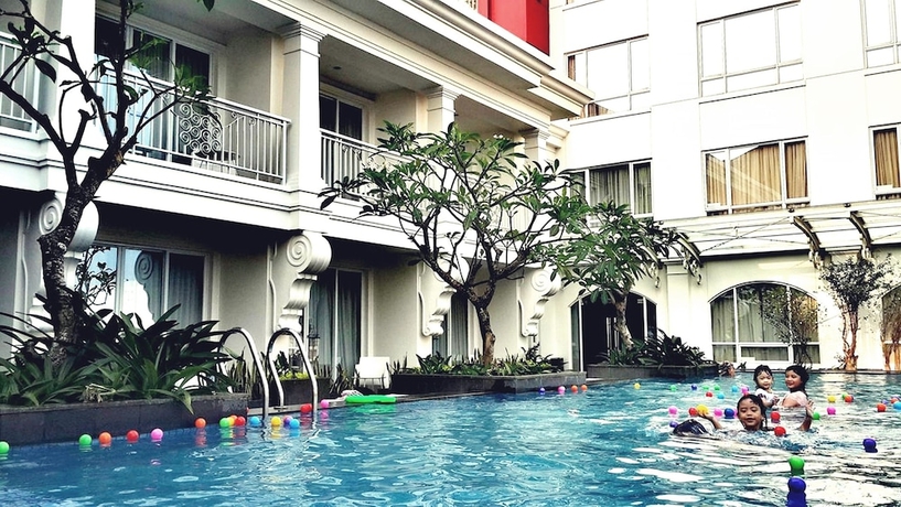 Imagen de la piscina del Hotel Grand Zuri BSD City. Foto 18