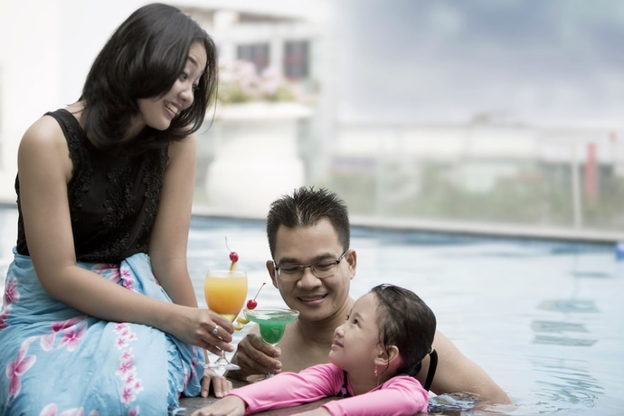 Imagen de la piscina del Hotel Grand Zuri BSD City. Foto 19