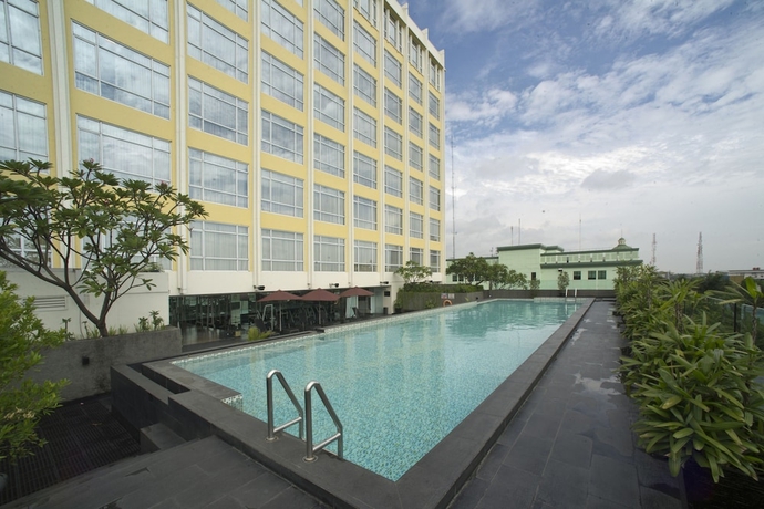 Imagen de la piscina del Hotel Grand Zuri Jababeka - Cikarang - Chse Certified. Foto 18