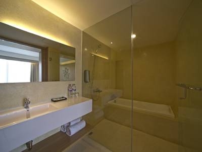 Imagen de la habitación del Hotel Grand Zuri Kuta Bali. Foto 4