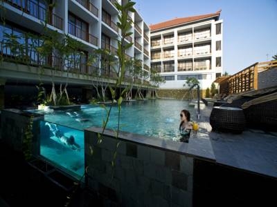Imagen de la piscina del Hotel Grand Zuri Kuta Bali. Foto 8