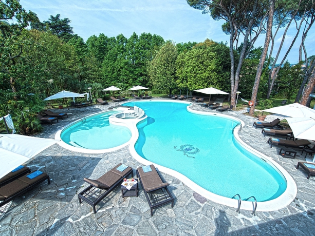 Imagen de la piscina del Hotel Grand and La Pace. Foto 13
