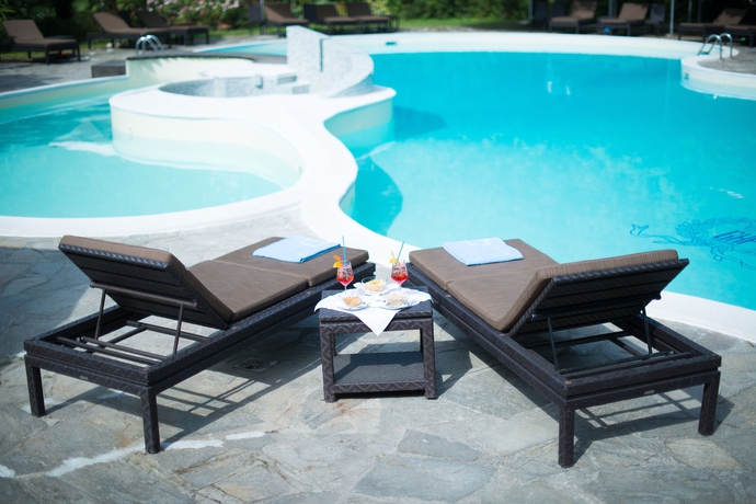 Imagen de la piscina del Hotel Grand and La Pace. Foto 16