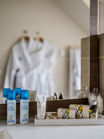 Imagen de la habitación del Hotel Grand and Spa Uriage. Foto 11