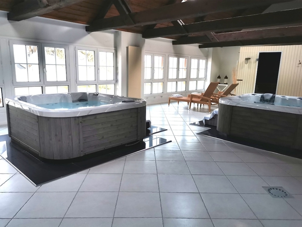 Imagen de la piscina del Hotel Grand 