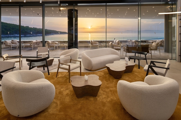 Imagen de los interiores del Hotel Grand hotel View. Foto 19