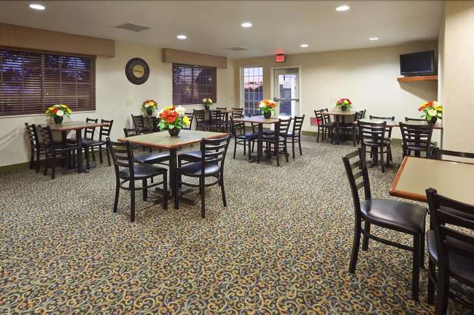 Imagen del bar/restaurante del Hotel GrandStay and Suites Becker Big Lake. Foto 3