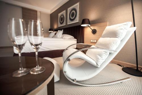 Imagen de la habitación del Hotel GrandTiffi. Foto 8