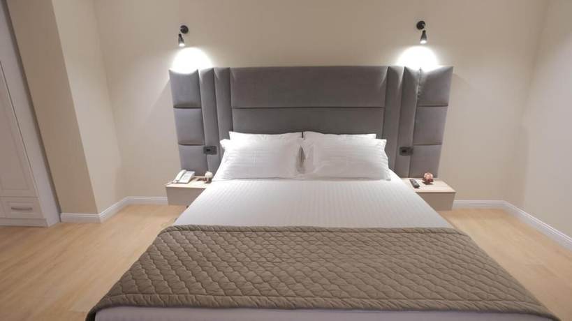 Imagen de la habitación del Hotel Granda, Tirana. Foto 9