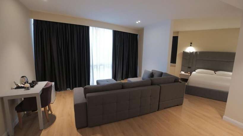 Imagen de la habitación del Hotel Granda, Tirana. Foto 16