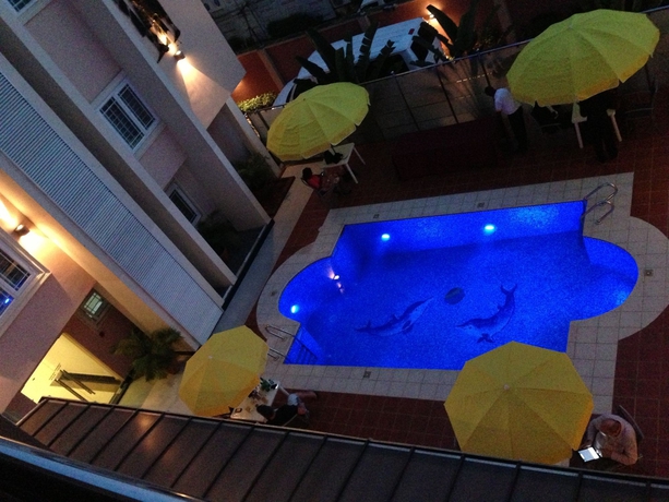 Imagen de la piscina del Hotel Grandbee Suites. Foto 10