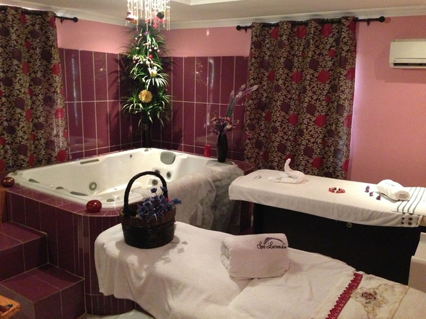 Imagen de los interiores del Hotel Grandbee Suites. Foto 9