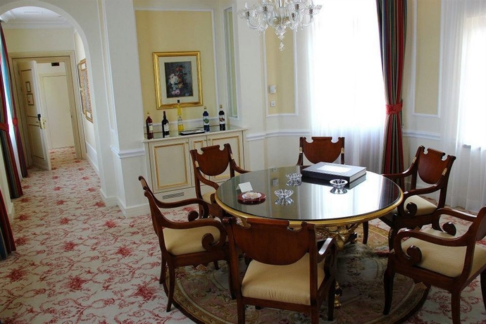 Imagen de los interiores del Hotel Grande Albergo Delle Rose. Foto 9