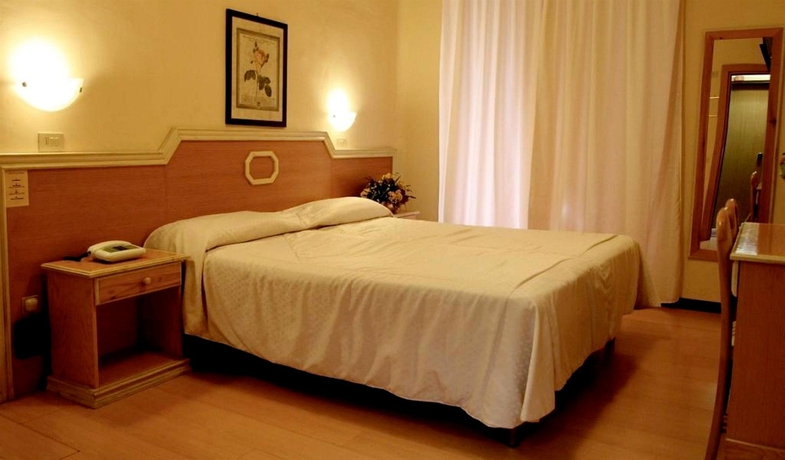Imagen de la habitación del Hotel Grande Albergo. Foto 8