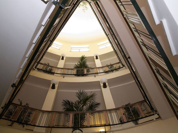 Imagen de los interiores del Hotel Grande Albergo Maugeri. Foto 15