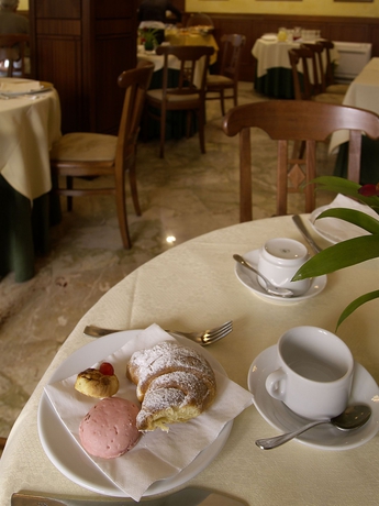 Imagen del bar/restaurante del Hotel Grande Albergo Maugeri. Foto 5