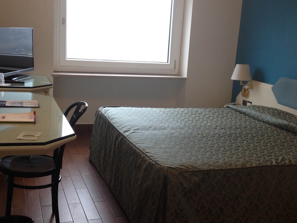 Imagen de la habitación del Hotel Grande Albergo Potenza. Foto 4